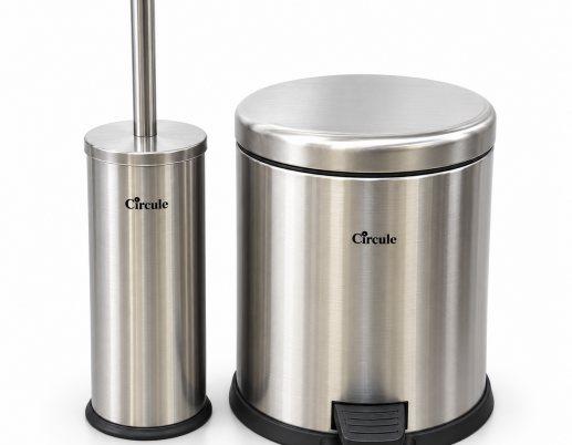 **نام محصول** ست سطل ۵ لیتری آرام‌بند و فرچه استیل ۳۰۴  **نام انگلیسی** 304 Stainless Steel 5L Soft-Close Pedal Bin & Toilet Brush Set  **توضیحات کوتاه** ست سطل پدالی ۵ لیتری و فرچه زمینی، ساخته‌شده از استیل ۳۰۴ با نمای مات خش‌دار. سطل مجهز به درب آرا